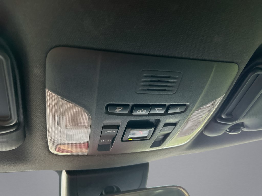 Used 2022 Toyota Corolla SE w/ SE Premium Package FWD image 26