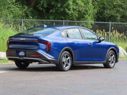 New 2025 Kia K4 LXS