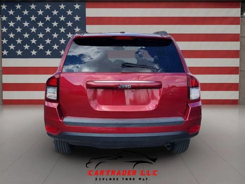 Used 2017 Jeep Compass Latitude FWD image 6