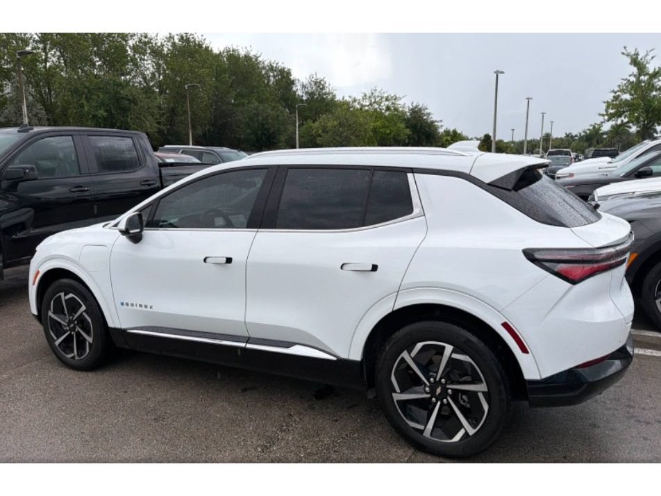 Used 2025 Chevrolet Equinox EV LT w/ Convenience Package FWD image 2