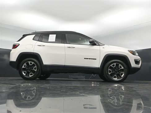 Used 2018 Jeep Compass Trailhawk w/ Leather Interior Group AWD/4WD image 26