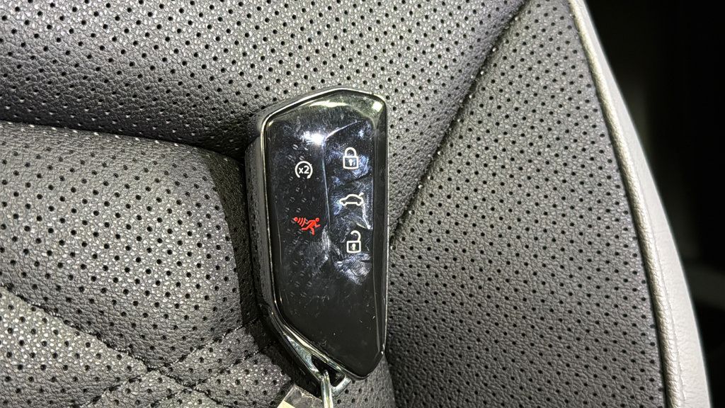 Used 2025 Volkswagen Atlas Peak Edition SE AWD/4WD image 21