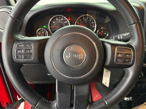 Used 2016 Jeep Wrangler Unlimited Rubicon w/ Connectivity Group AWD/4WD image 17