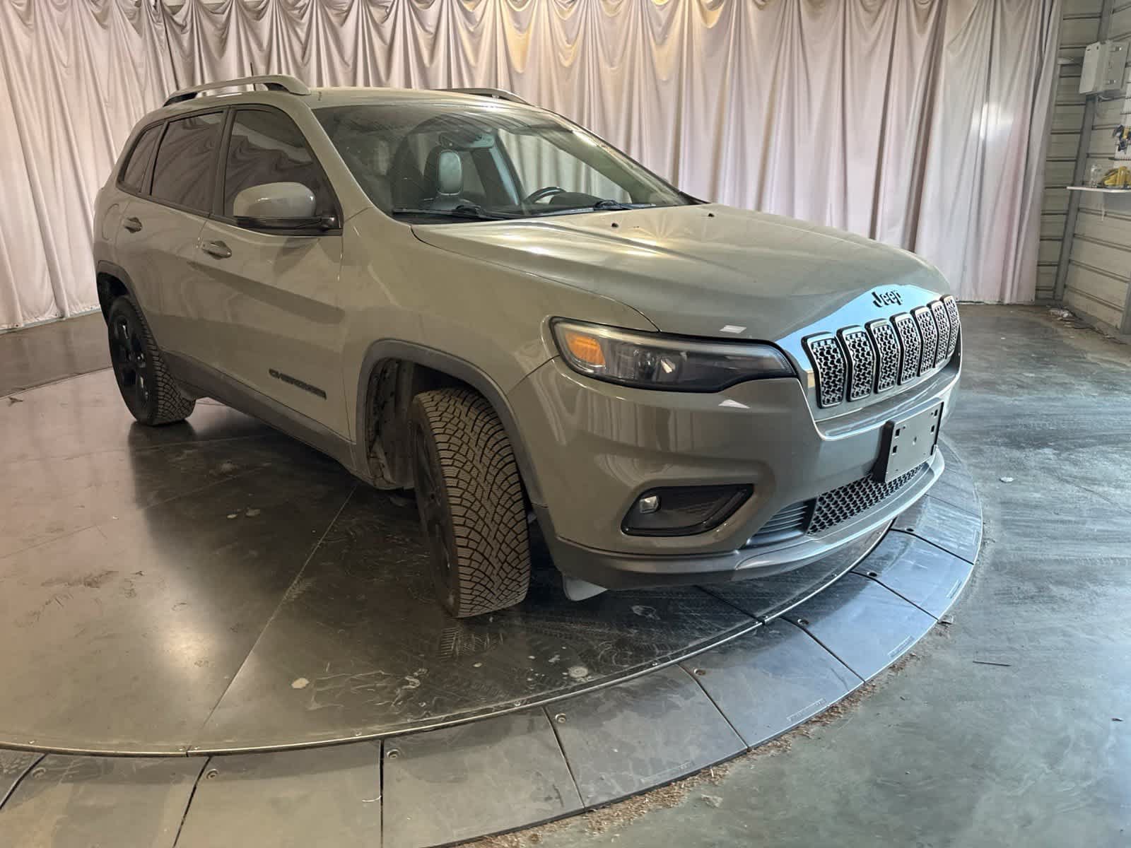 Used 2019 Jeep Cherokee Limited AWD/4WD image 3