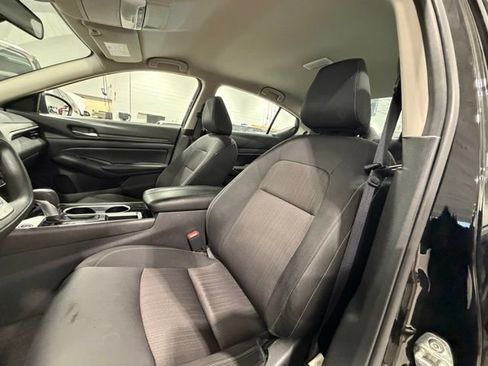 Used 2024 Nissan Altima 2.5 SV FWD image 13
