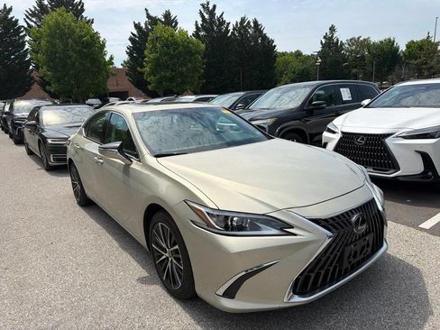 Used 2025 Lexus ES 350 w/ Premium Package FWD image 4