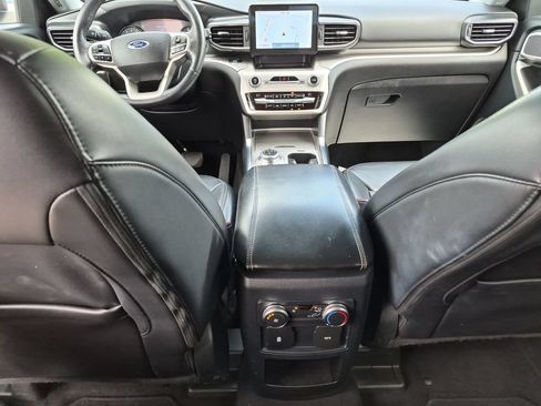 Used 2021 Ford Explorer XLT w/ Equipment Group 202A AWD/4WD image 16