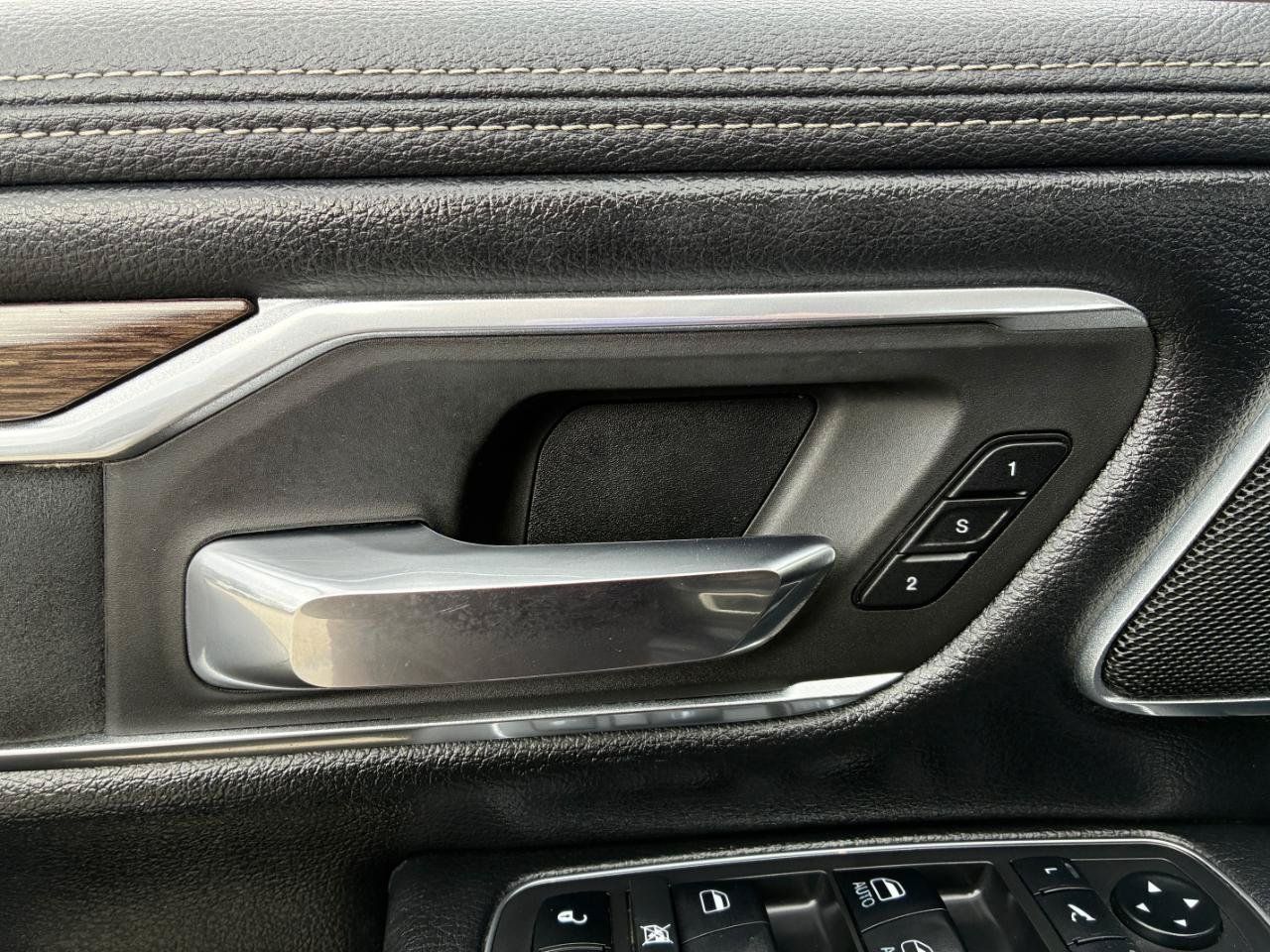 Used 2019 RAM 1500 Laramie AWD/4WD image 9