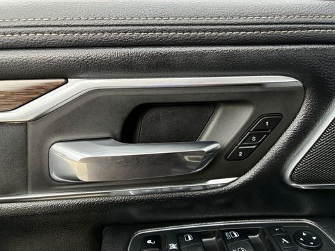 Used 2019 RAM 1500 Laramie AWD/4WD image 9