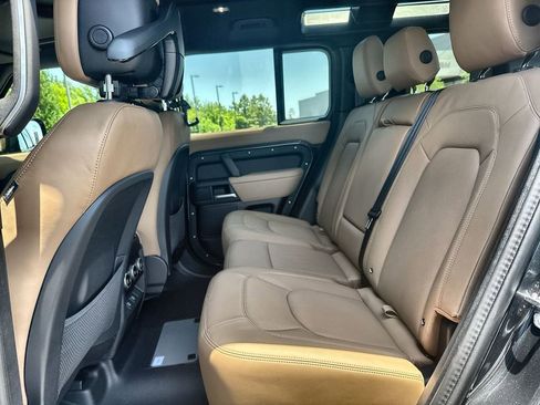 Used 2025 Land Rover Defender 110 X-Dynamic SE image 15