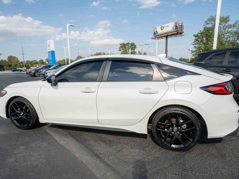 Used 2025 Honda Civic Sport image 4