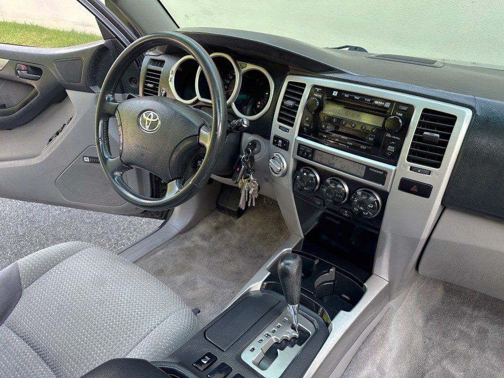 Used 2003 Toyota 4Runner SR5 w/ 4Runner Convenience Pkg AWD/4WD image 29