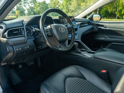 Used 2024 Toyota Camry SE FWD image 11