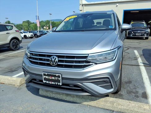 Used 2023 Volkswagen Tiguan SE w/ Panoramic Sunroof Package AWD/4WD image 4
