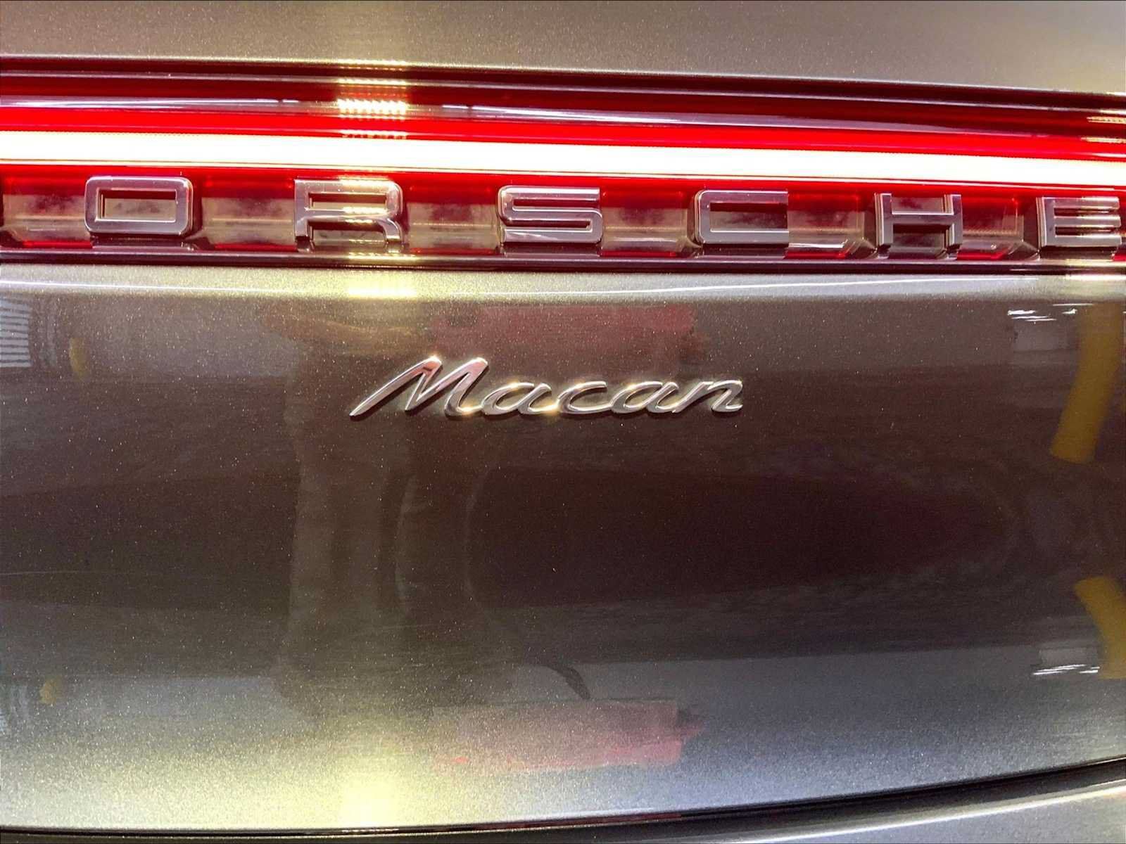Certified 2024 Porsche Macan AWD/4WD image 35