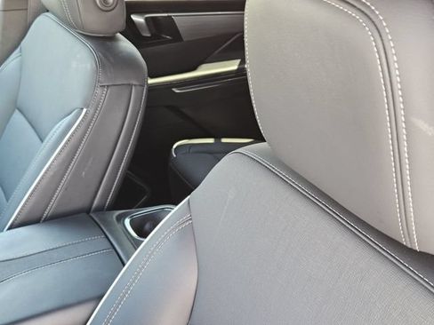 Used 2025 Buick Enclave Preferred FWD image 23