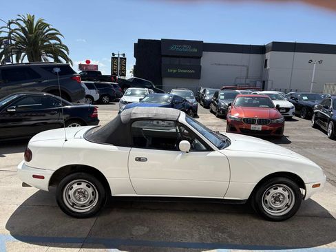 Used 1993 MAZDA MX-5 Miata RWD image 2