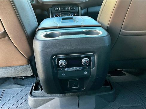 Used 2024 Chevrolet Suburban High Country image 16