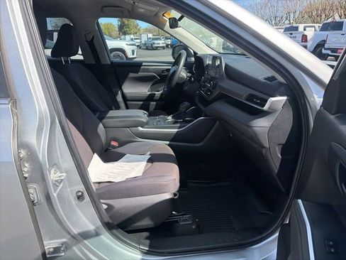 Used 2023 Toyota Highlander L image 10