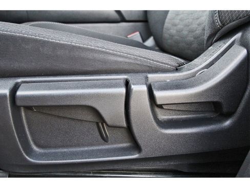 Used 2023 Nissan Pathfinder S image 25