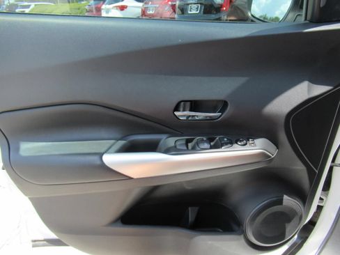 Used 2020 Nissan Kicks SR w/ SR Premium Package FWD image 20