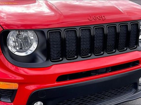 Used 2022 Jeep Renegade Latitude w/ Convenience Group AWD/4WD image 30