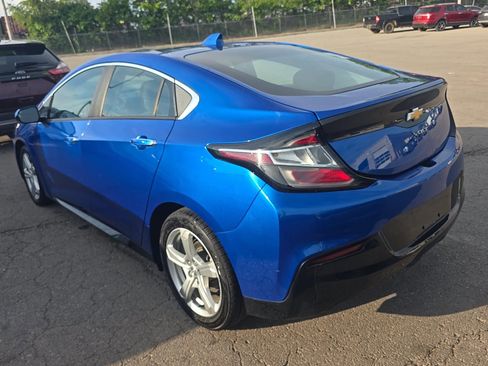 Used 2017 Chevrolet Volt LT w/ Comfort Package FWD image 4