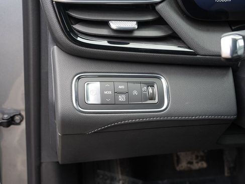 Used 2025 Buick Enclave Sport Touring image 17