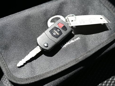 Used 2013 MAZDA MAZDA3 i Sport FWD image 22