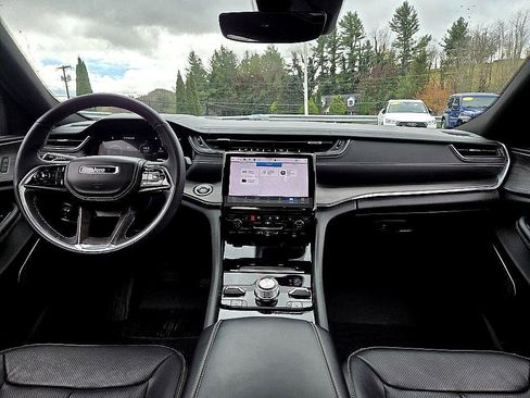 Used 2023 Jeep Grand Cherokee L Overland image 12