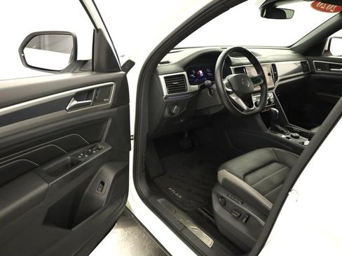 Used 2020 Volkswagen Atlas Cross Sport SEL Premium image 9