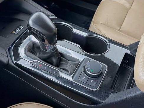 Used 2020 Chevrolet Blazer Premier w/ Driver Confidence II Package FWD image 17