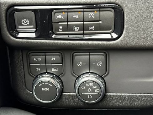 New 2026 GMC Yukon Denali w/ Sun & Power Step Package AWD/4WD image 33