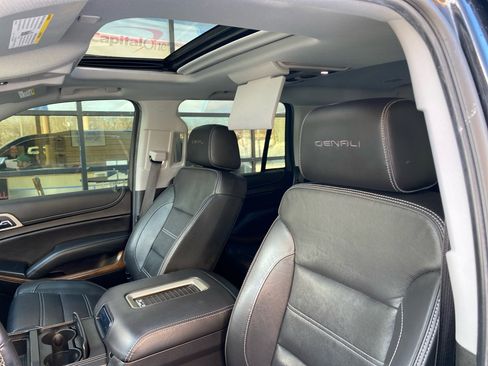 Used 2019 GMC Yukon Denali w/ Denali Ultimate Package image 14