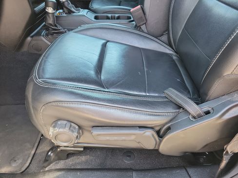 Used 2021 Jeep Wrangler Unlimited Sahara w/ Cold Weather Group AWD/4WD image 5
