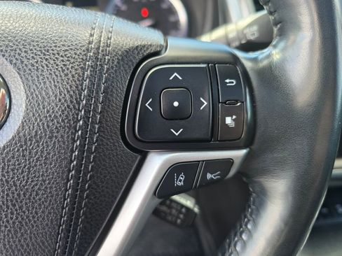 Used 2018 Toyota Highlander Limited Platinum AWD/4WD image 24