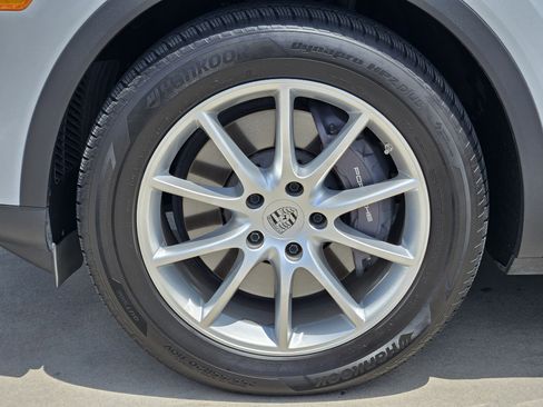Certified 2024 Porsche Cayenne AWD/4WD image 14