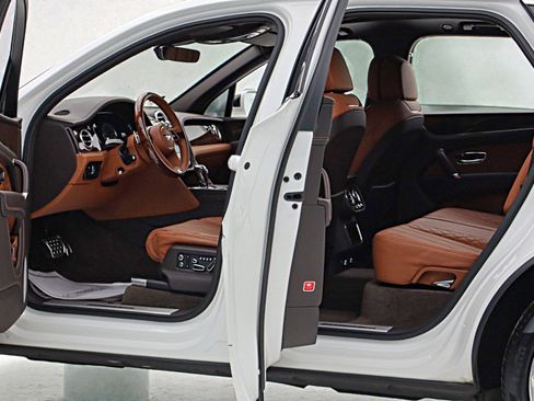 Used 2019 Bentley Bentayga image 6