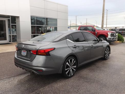 Used 2020 Nissan Altima 2.5 SR w/ Premium Package FWD image 13