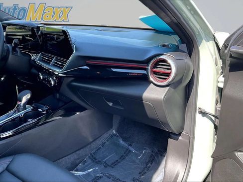 Used 2024 Chevrolet Trax RS w/ Driver Confidence Package FWD image 31