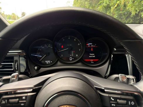 Certified 2024 Porsche Macan AWD/4WD image 11