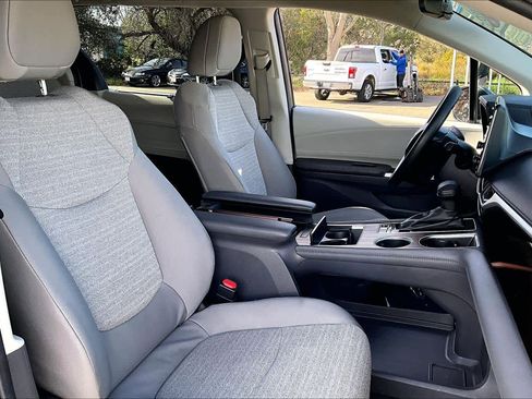 Certified 2024 Toyota Sienna LE image 8