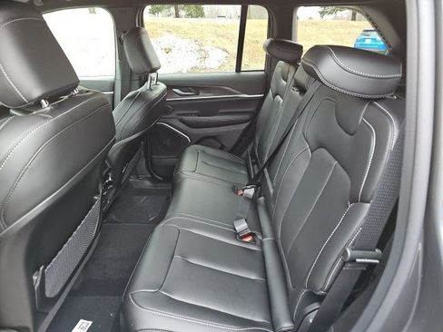 New 2026 Jeep Grand Cherokee Limited w/ Limited Altitude Package AWD/4WD image 18
