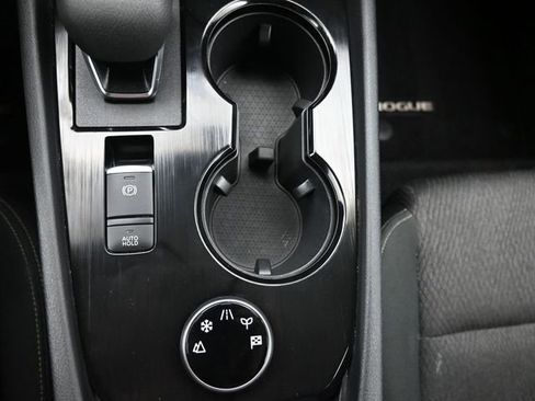 Used 2025 Nissan Rogue SV AWD/4WD image 17
