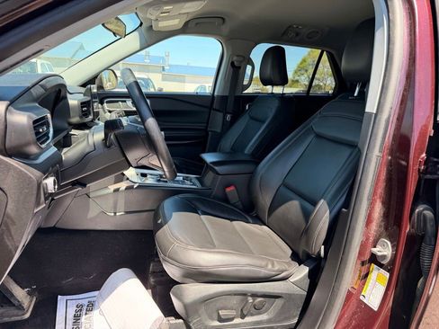 Used 2022 Ford Explorer XLT AWD/4WD image 6