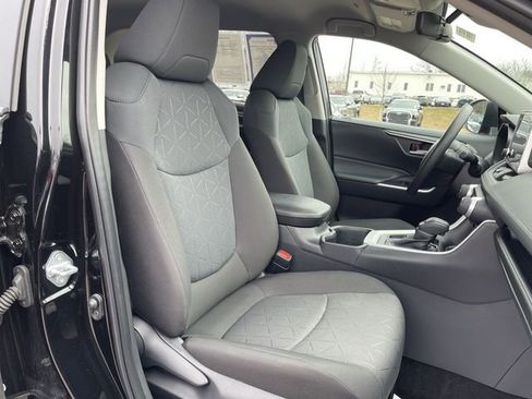 Used 2025 Toyota RAV4 XLE image 20