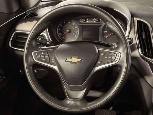 Used 2022 Chevrolet Equinox LS AWD/4WD image 16