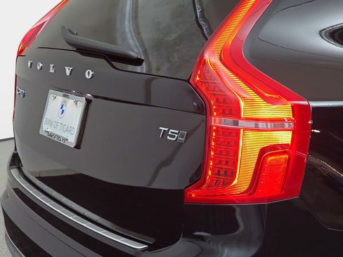 Used 2020 Volvo XC90 T5 Momentum w/ Protection Package Premier image 37