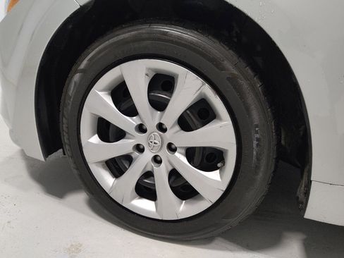 Used 2021 Toyota Corolla LE image 31