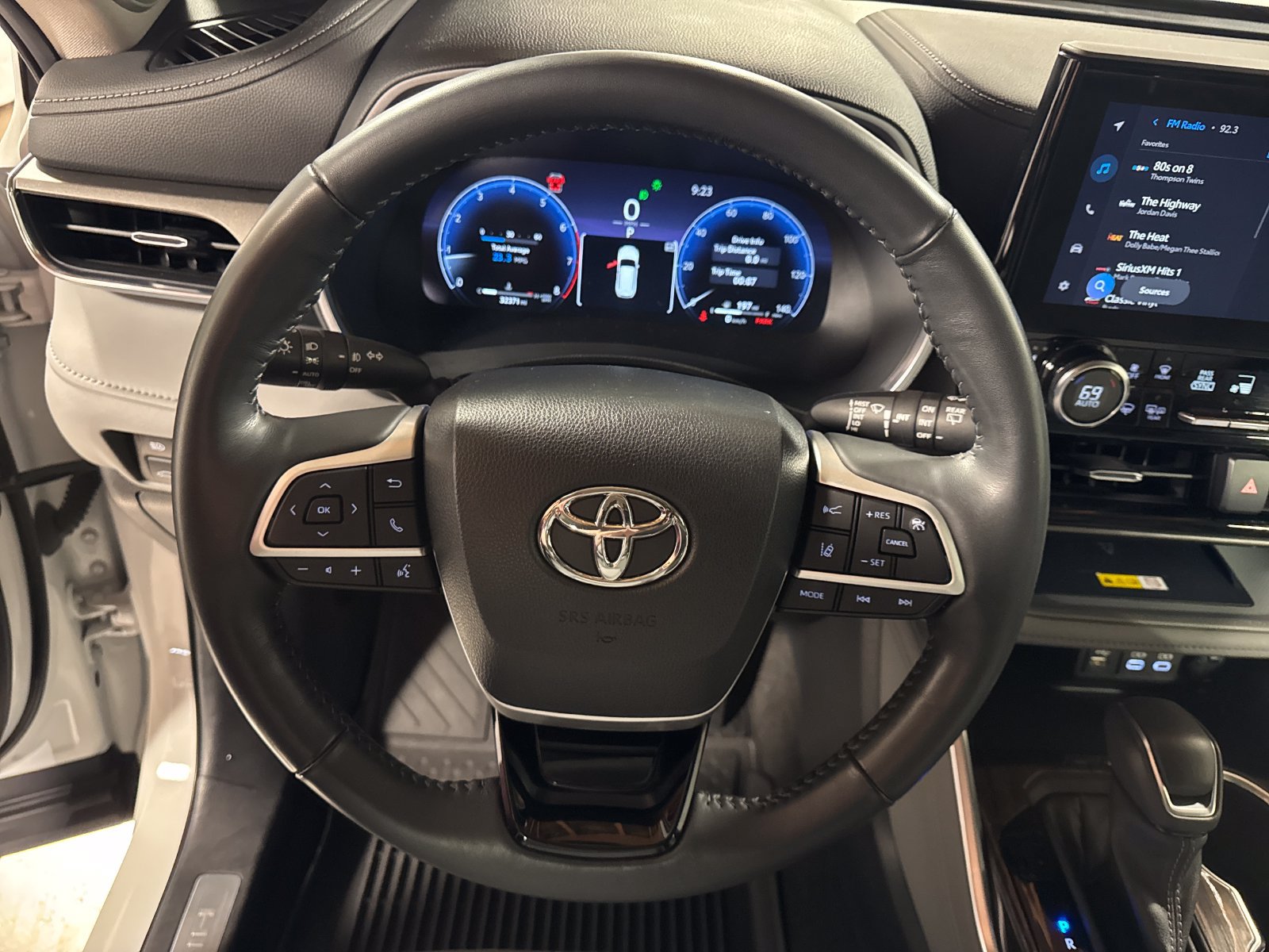 Used 2023 Toyota Highlander Limited AWD/4WD image 15
